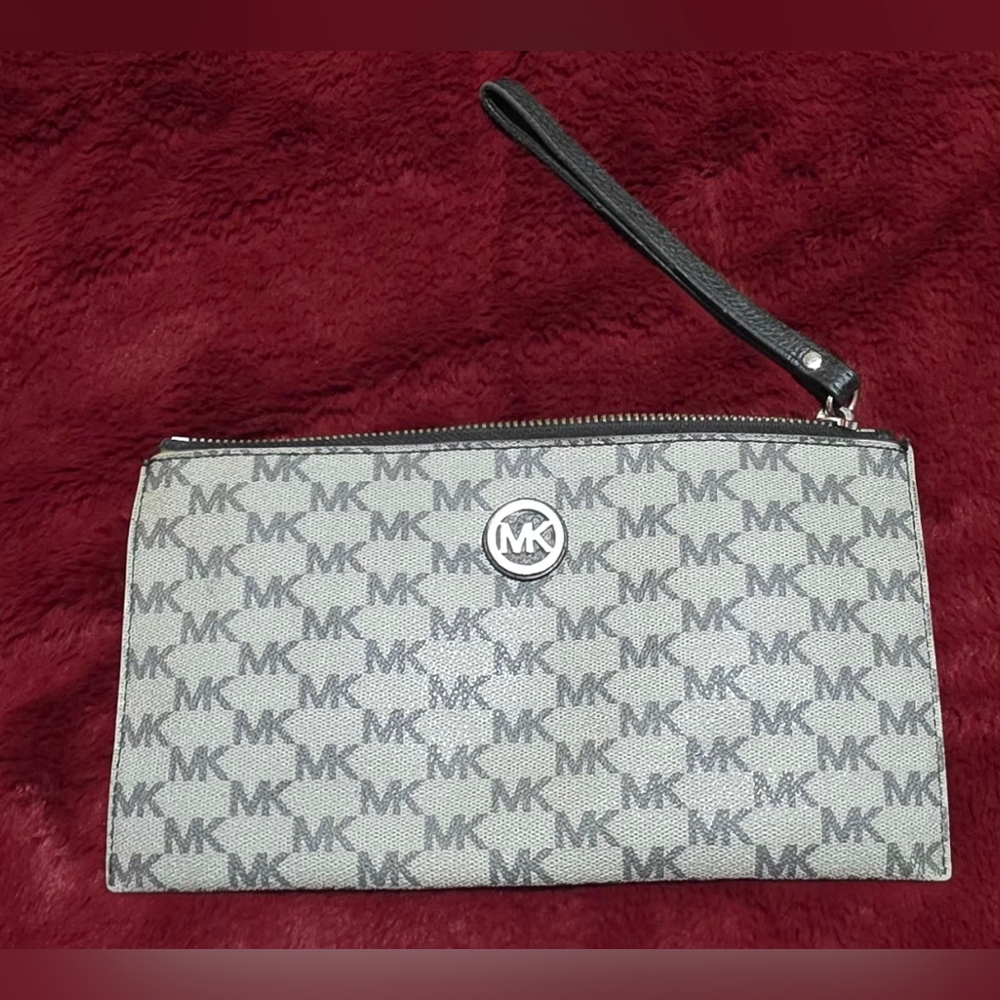 MICHAEL KORS Fulton Zip Clutch/ Wrist-let